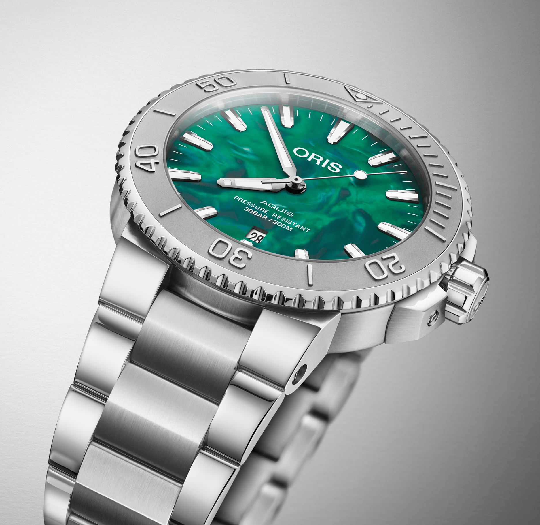 Oris Aquis Oris X Bracenet 43.5mm Green Dial Men's Watch 01 733 7730 4137-07 8 24 05PEB