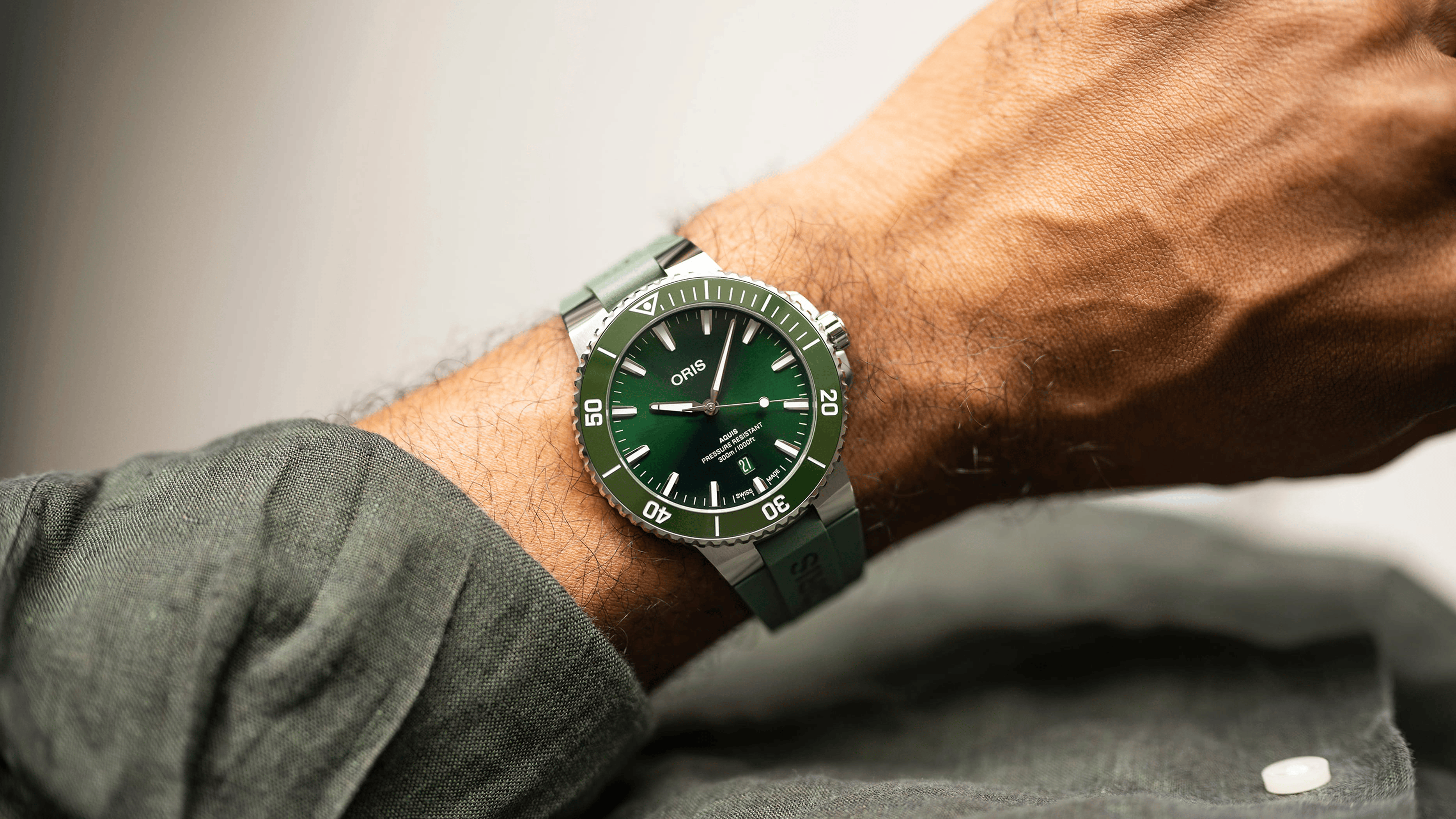 Oris Aquis Date 43.5mm Green Dial Men's Watch 01 733 7789 4157-07 4 23 37FC