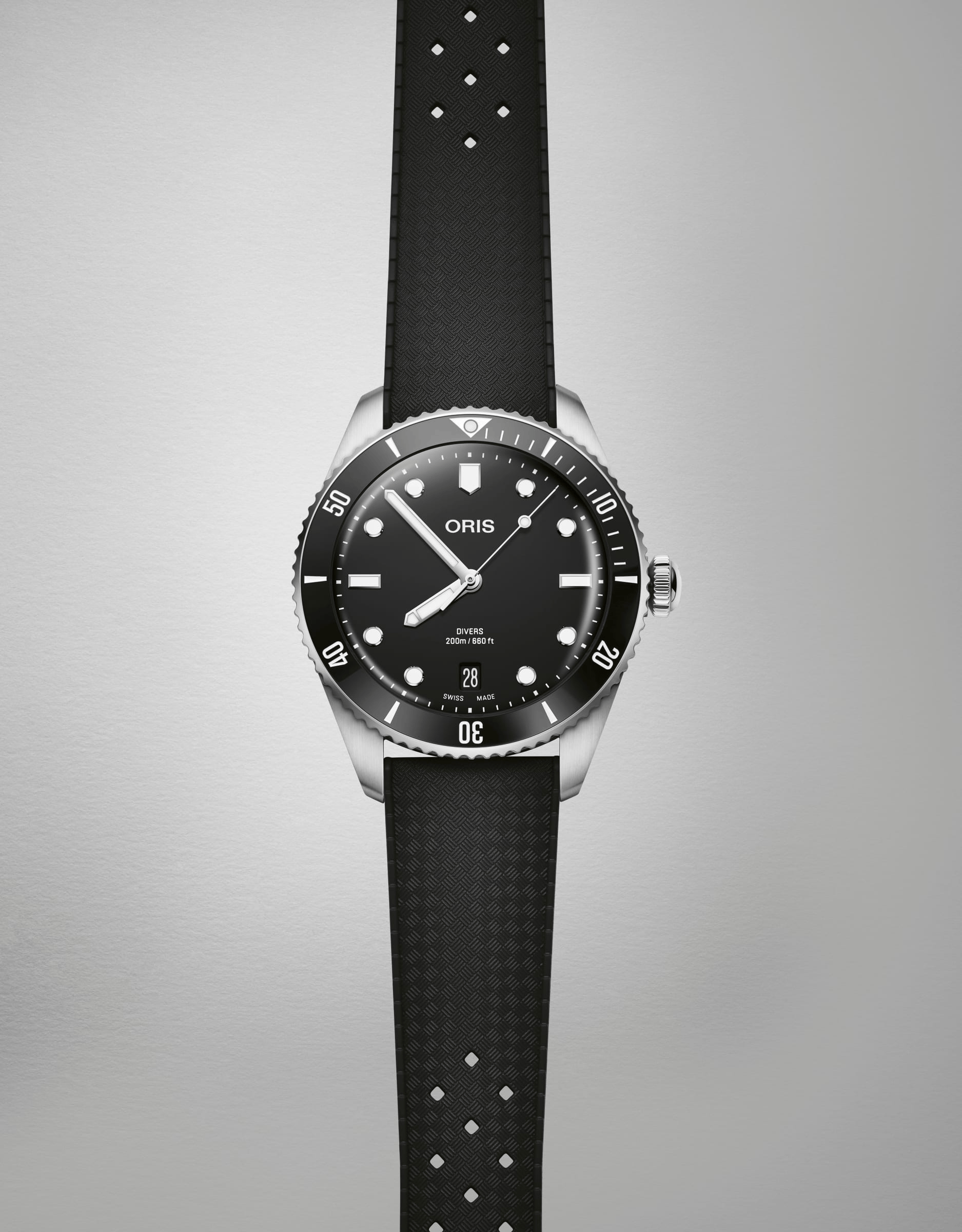 Oris Divers Date 39mm Black Dial Men's Watch 01 733 7795 4054-Set