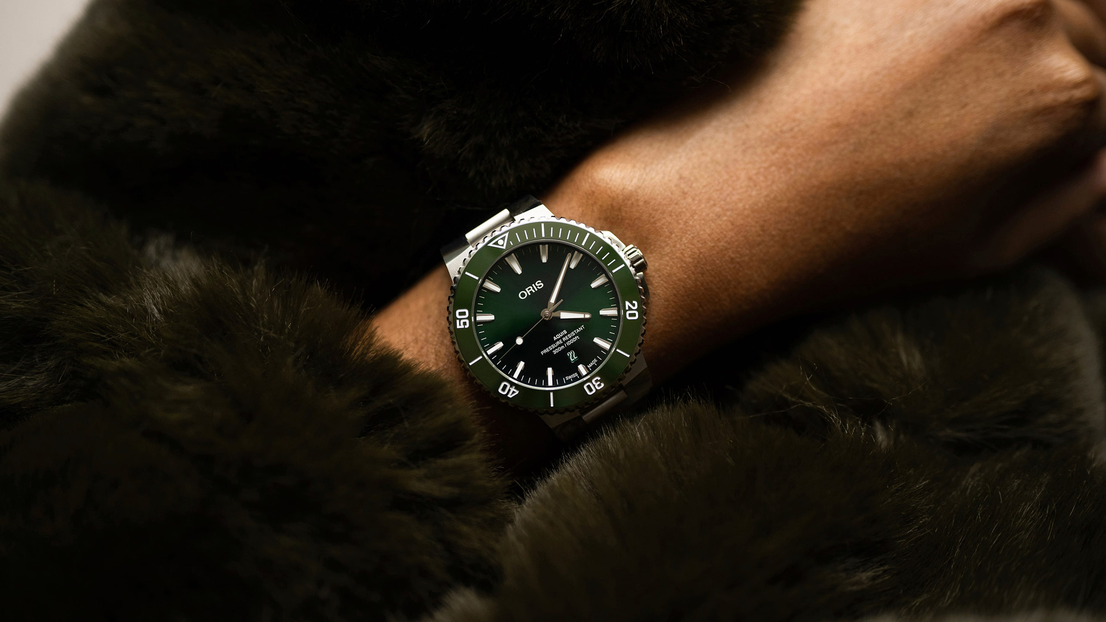 Oris Aquis Date 43.5mm Green Dial Men's Watch 01 733 7789 4157-07 8 23 04PEB