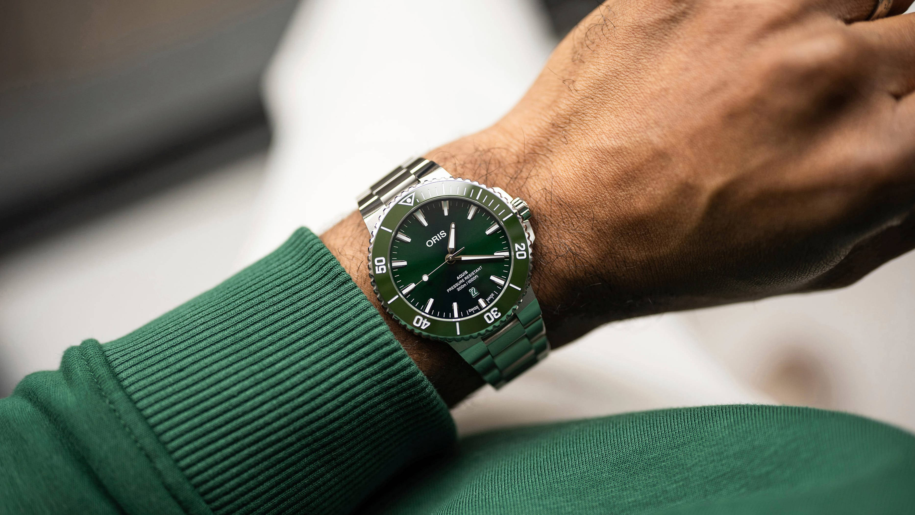 Oris Aquis Date 43.5mm Green Dial Men's Watch 01 733 7789 4157-07 8 23 04PEB