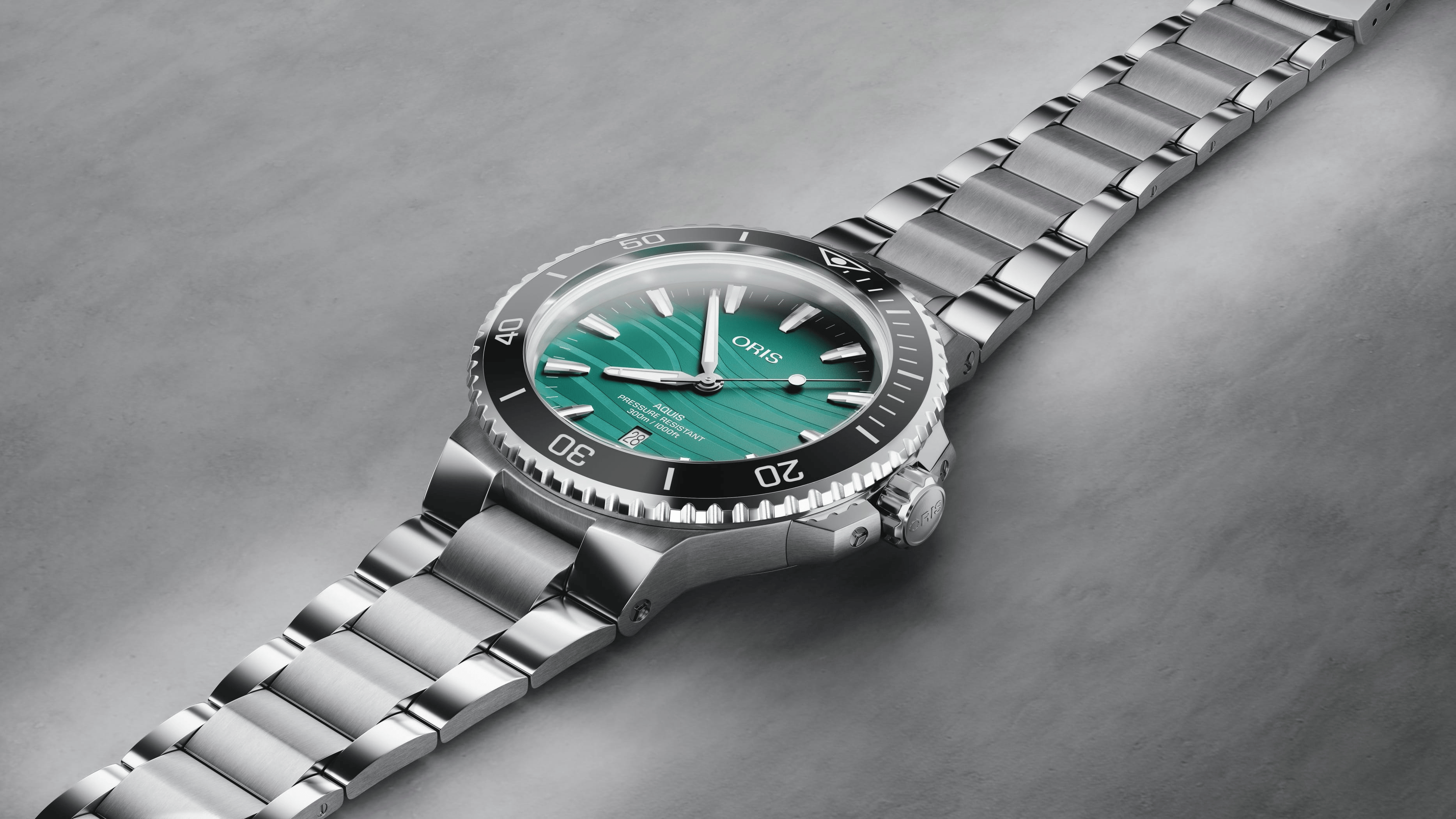 Oris Aquis Yangtze Jiangtun Limited Edition 43.5mm Green Dial Men's Watch 01 733 7789 4197-Set