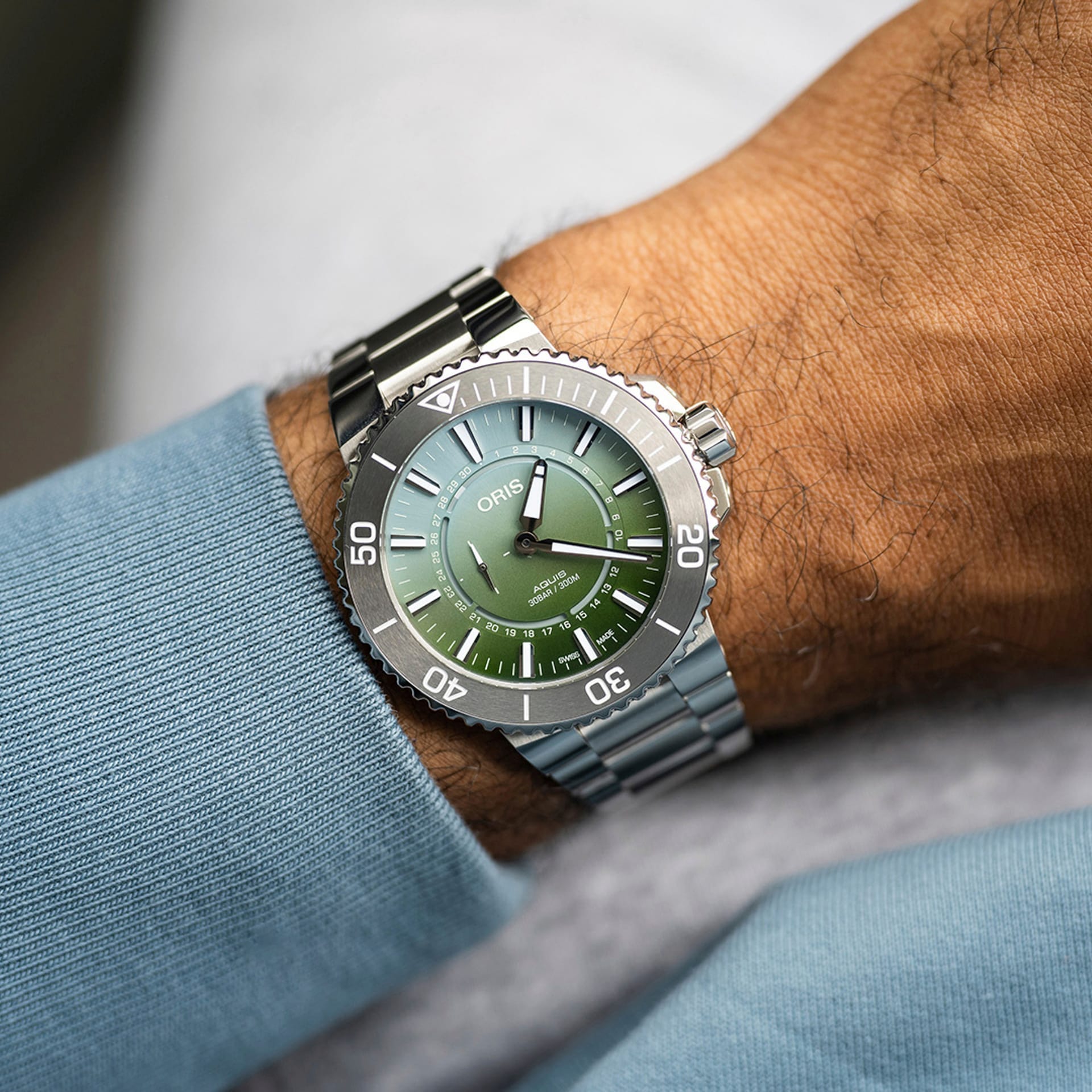 Oris Aquis Dat Watt Limited Edition II 43.5mm Green Dial Men's Watch 01 743 7734 4197-Set