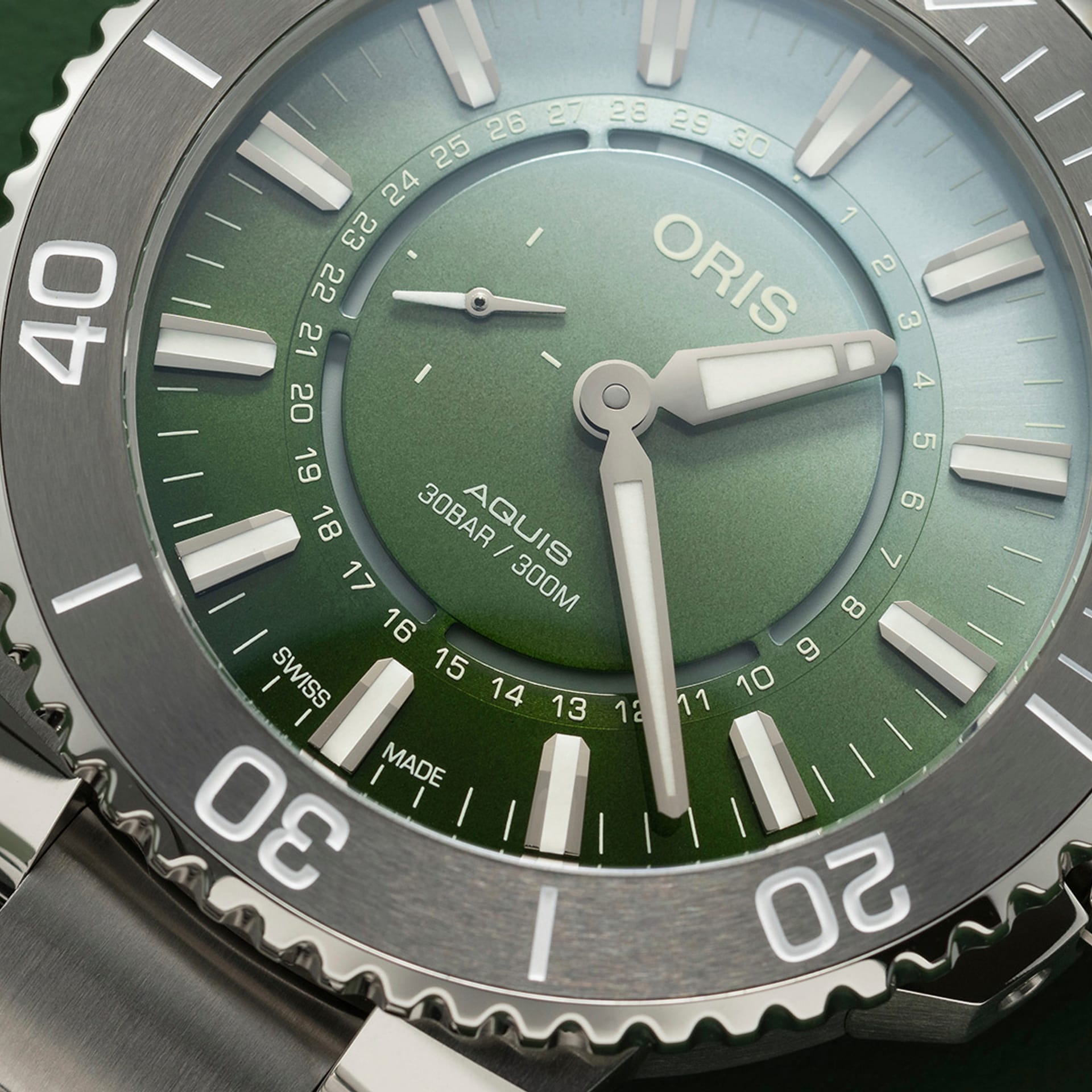 Oris Aquis Dat Watt Limited Edition II 43.5mm Green Dial Men's Watch 01 743 7734 4197-Set